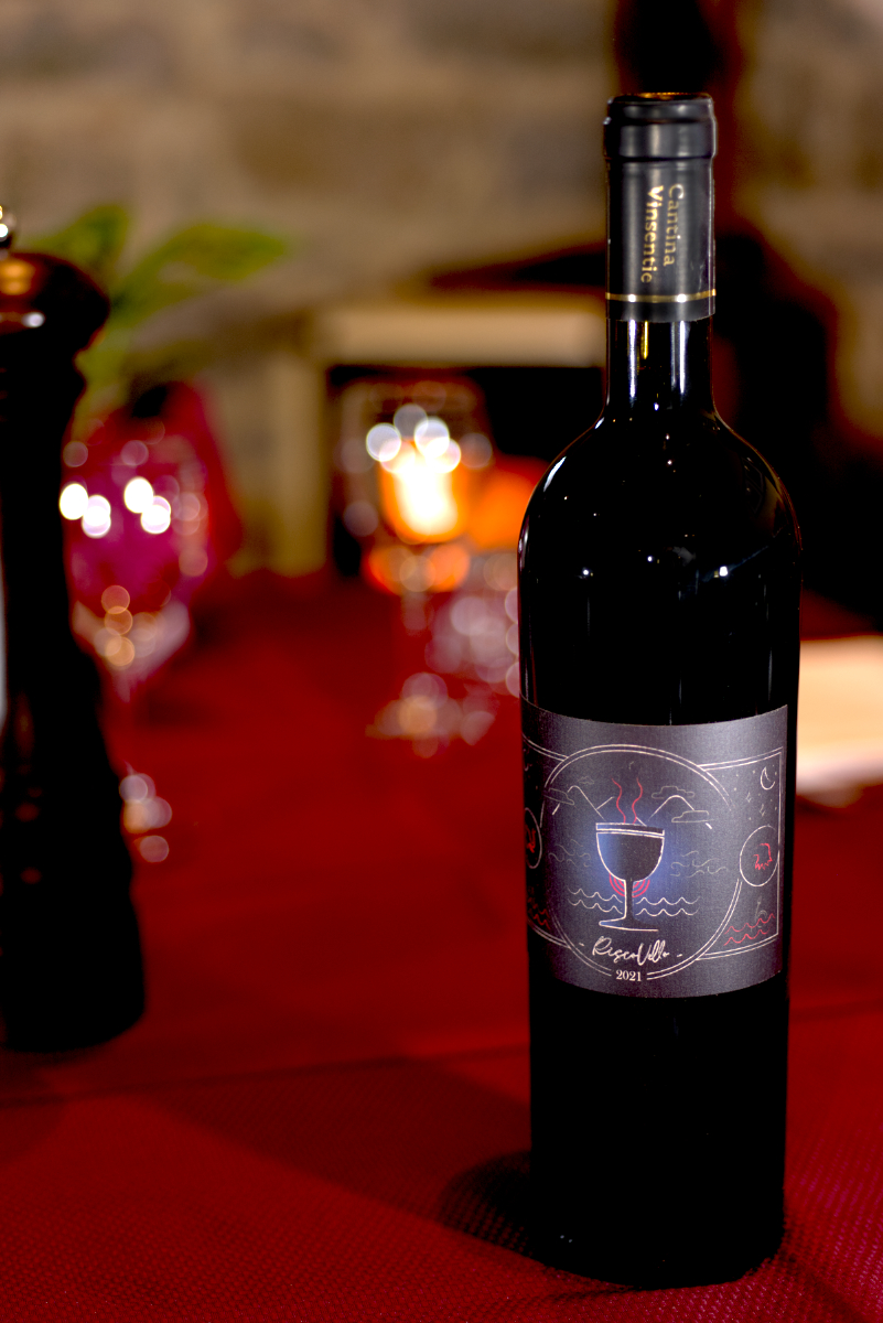 rosso riscovello cantina vinsentie, vino che potrai degustare al ristorante il vecchio mulino